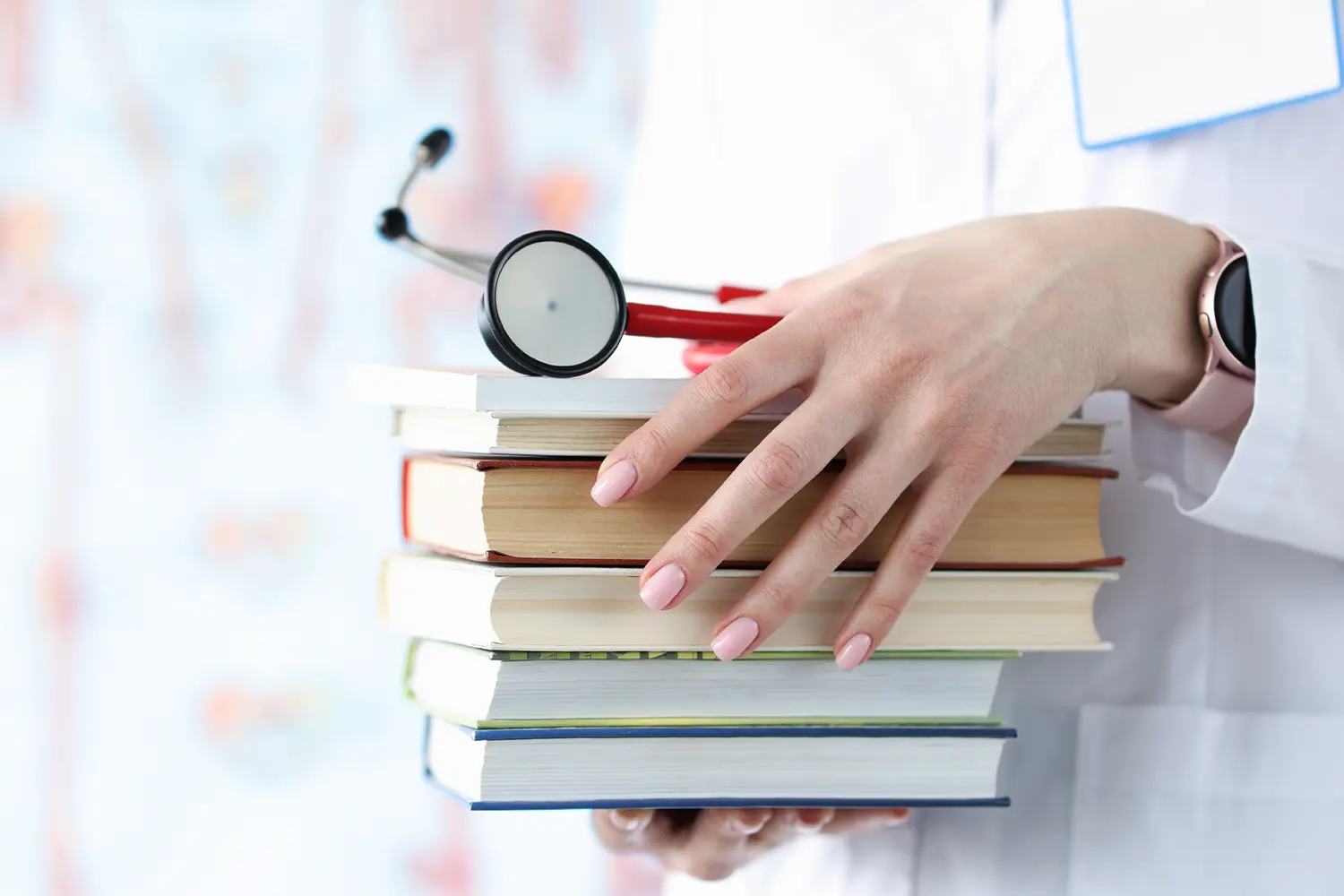 أفضل دورات صحية معتمدة لرفع كفاءتك المهنية